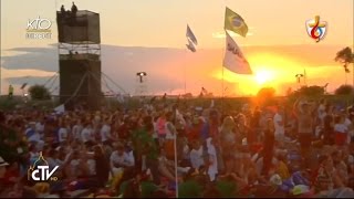 Veillée de prière avec les jeunes pèlerins et le pape François à Brzegi Pologne [upl. by Aneerhs151]