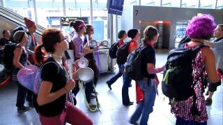 Party Flughafen Frankfurt Airport Terminal 1B Demo gegen Abschiebung [upl. by Hillinck]