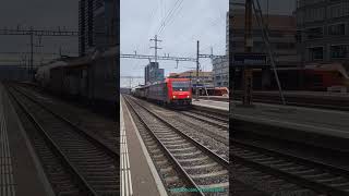 SBB Güterzug durchfährt den Bahnhof Zürich Altstetten [upl. by Anirol]