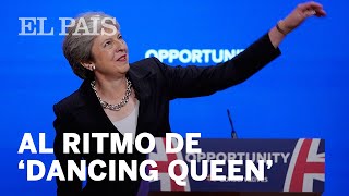 Theresa May BAILA a Abba en el CONGRESO de su partido [upl. by Landis37]