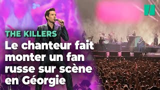 Brandon Flowers de The Killers s’excuse d’avoir fait monter un fan russe sur scène en Géorgie [upl. by Ortrud]