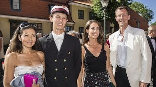 Stolt familie Prins Nikolai til studenterfest på Herlufsholm [upl. by Schifra]