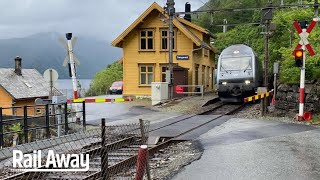 Treinreis door de bergen in Noorwegen op één van de mooiste treinroutes ter wereld 🇳🇴⛰  Rail Away 🚞 [upl. by Adnahsam]