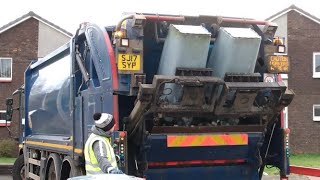 Geesinknorba GPM IV bin lorry collecting Recycling [upl. by Enenaj]