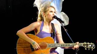 Taylor Swift  Eminems quotLose Yourselfquot and Uncle Krackers quotSmilequot Grand Rapids MI [upl. by Hackett610]