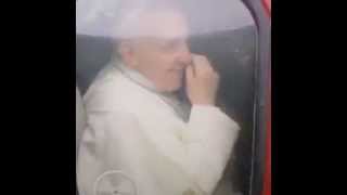 Papa Francisco comendo catota  Pope francisco eating booger [upl. by Eirb]