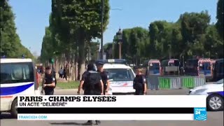 Un acte quotdélibéréquot  Une voiture sembrase lors de limpact contre un fourgon de gendarmerie à Paris [upl. by Yarw973]