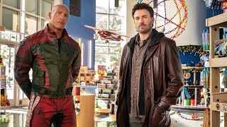 Red One una superproducción con Dwayne Johnson y Chris Evans como salvadores de la Navidad [upl. by Anerbes]