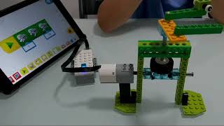 Lego WeDo 20 Wriggling Worm  Demo by Preschooler  MachinesRobotics for Kids [upl. by Eillah]