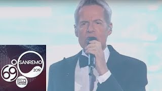 Sanremo 2019  Claudio Baglioni apre la seconda serata sulle note di quotNoi noquot [upl. by Nevla676]