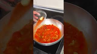 COME FARE LA PASTA COL TONNO FRESCO in 10 minuti ricetta video food [upl. by Annagroeg]