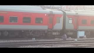 12816 Anand Vihar Terminal Puri Nandan Kanan Express Arrived at Prayagraj Jn PF No 05 [upl. by Yeldnarb]