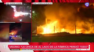 Impactante incendio en un depósito de plástico [upl. by Yddeg598]