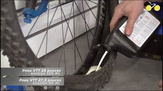 Tuto vélo  Monter un pneu tubeless  Materielvelocom [upl. by Raamal]