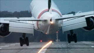 Emirates Boeing 777 DRIFTING CROSSWIND LANDING [upl. by Aihtnis]