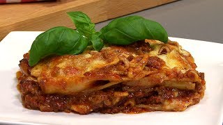 Lasagne Bolognese met venkel ricotta en gemengde salade [upl. by Aaron740]