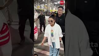 ranimukerjis heartfelt gesture towards her fans at the airport proves her humble nature [upl. by Aramak]