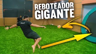 REBOTEADOR GIGANTE con VOLEA Retos de Fútbol [upl. by Attenaej]