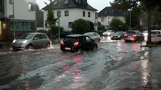 Dinslaken NRW über 100 Feuerwehreinsätze nach Hitzegewitter Bahnstrecke Einsturzgefahr gesperrt [upl. by Odey]