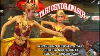 Sangat Disenangi Angklung Kebyar  Tari Cendrawasih [upl. by Baumann]