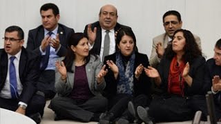 HDP Milletvekilleri Çerxa Şoreşe Gerilla Marşı İle Meclisi Terk Etti [upl. by Wobniar]