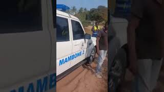 POVO REVOLTADO EM INHAMBANE MASSINGA REM0VA O PN£U DE CARRO DA POLÍCIA [upl. by Merriman601]