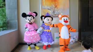 MascotShowscomMinnie Little Girl and Good Tiger Mascots Dance Video [upl. by Warren49]