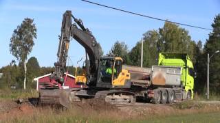 Volvo EC220DL loading Scania R620 8x44  a roadwork [upl. by Ellita]