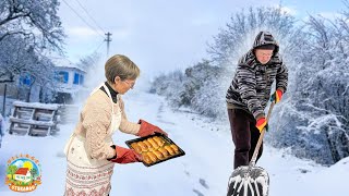 718 Снежный КОЛЛАПС на ХУТОРЕ Впервые в жизни испекли пироги в русской печи [upl. by Navy292]