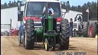 Big Cube John Deere G pulling in Forest City Minnesota [upl. by Sabas]