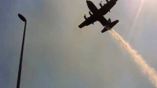 HERCULES C 130 APAGANDO INCENDIO EM BRASILIA  FILMADO POR MIM EM 10092011 [upl. by Attennhoj]