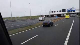 Levensgevaarlijk achteruit rijden op de snelweg [upl. by Stace]