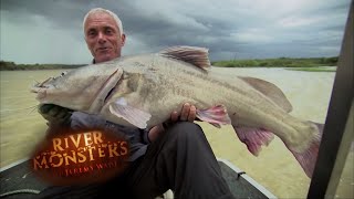 A Sizeable Semutundu Catfish  CATFISH  River Monsters [upl. by Ute]