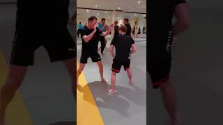 Kom trainen bij de goedkoopste sportschool van Leiden 💪🏽 zelfverdediging martialarts [upl. by Tilly]