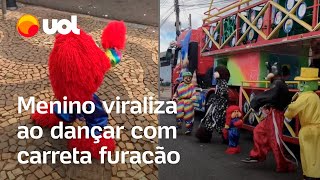 Menino viraliza ao dançar com carreta furacão fantasiado de Fofão quotFofinhoquot [upl. by Jenilee288]