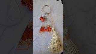 HOW TO MAKE BEAUTIFUL RESIN KEYCHAIN resincreationepoxy diyshorts [upl. by Notaes399]