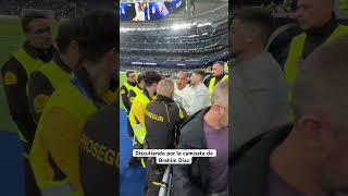 2 aficionados discuten por la camiseta de Brahim Díaz en el Bernabéu futbol shorts madrid [upl. by Konrad755]