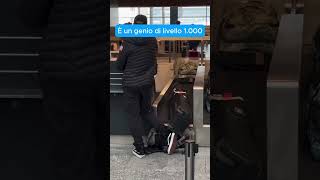 Pesaggio bagaglio in aeroporto [upl. by Anirres]