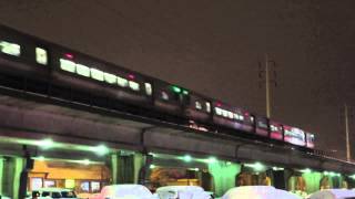 Third Rail Arcing Light show on the LIRR in Bellmore [upl. by Meekahs]