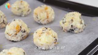 【DayDayCook】新手媽媽紫菜三文魚飯焦波波 Nori and Salmon Crusted Rice Balls [upl. by Latea]