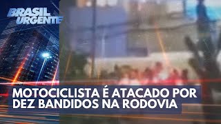 Motociclista é atacado por dez bandidos e obrigado a deitar na rodovia  Brasil Urgente [upl. by Hanny]