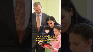 Los Reyes Felipe y Letizia recorren las aulas del CEIP Gumersindo Azcárate felipevi letizia [upl. by Airan]