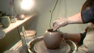 SIMON LEACH POTTERY  Throwing a lidded pot for faceting [upl. by Ahtaga]