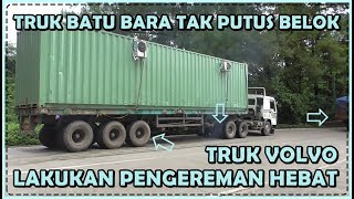 Truk Trailer Volvo Lakukan Pengereman Hebat Saat Turun di Sitinjau Lauik [upl. by Emixam329]