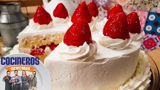 Receta Pastel tres leches  Cocineros Mexicanos [upl. by Zulch189]