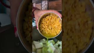 Bachhon Ko Es Tarah Khilyai lauki villagekitchen villagefood villagelife sunilpalvlogs [upl. by Gans]