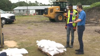 Heres how to use sand bags to prevent flooding [upl. by Mcgraw]