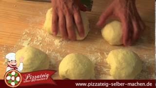 Pizzateig  Wie man Pizzateig selber machen kann [upl. by Airamat]