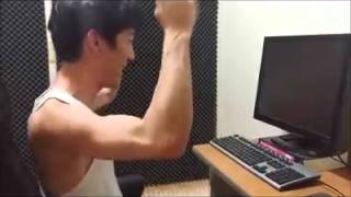 The Greatest Angry Gamers Smashes His own Computer Screen with keyboard [upl. by Screens622]