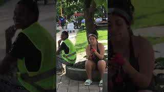 El cosquilleó 😂😂 viral funny divertida brazil prank humorpicante humor broma comedia [upl. by Zola]